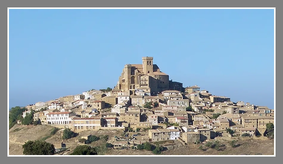 Iglesia - fortaleza de Santa María