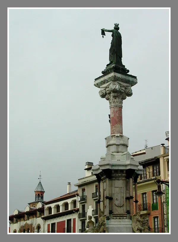 Monumento a los Fueros
